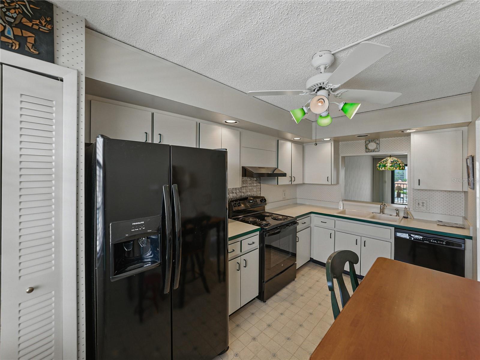 Image 11 of 38 For 7600 Sun Island Drive S 603