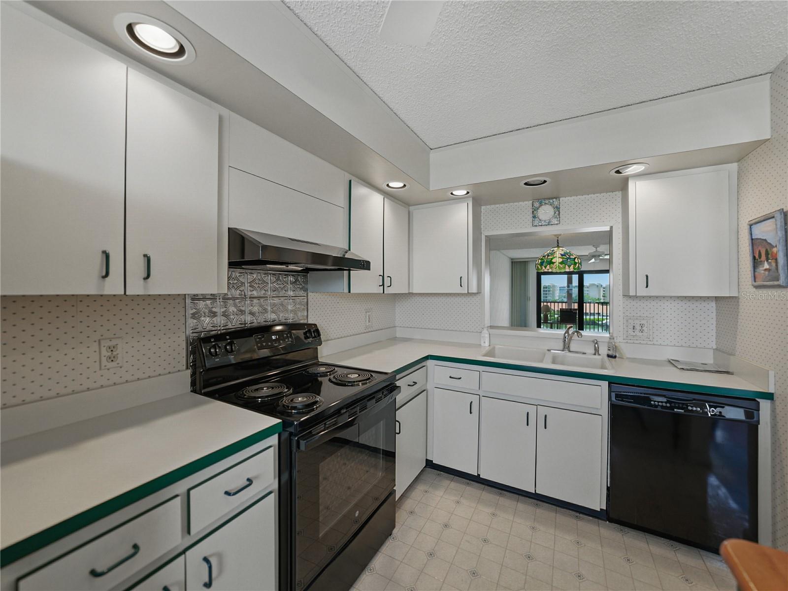 Image 12 of 38 For 7600 Sun Island Drive S 603