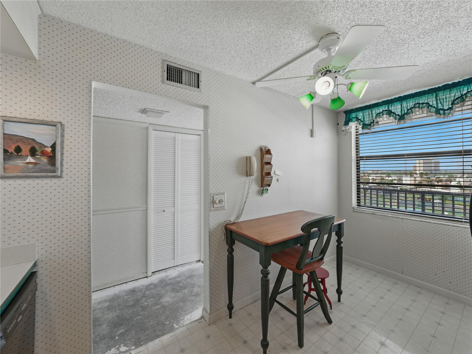 Image 14 of 38 For 7600 Sun Island Drive S 603
