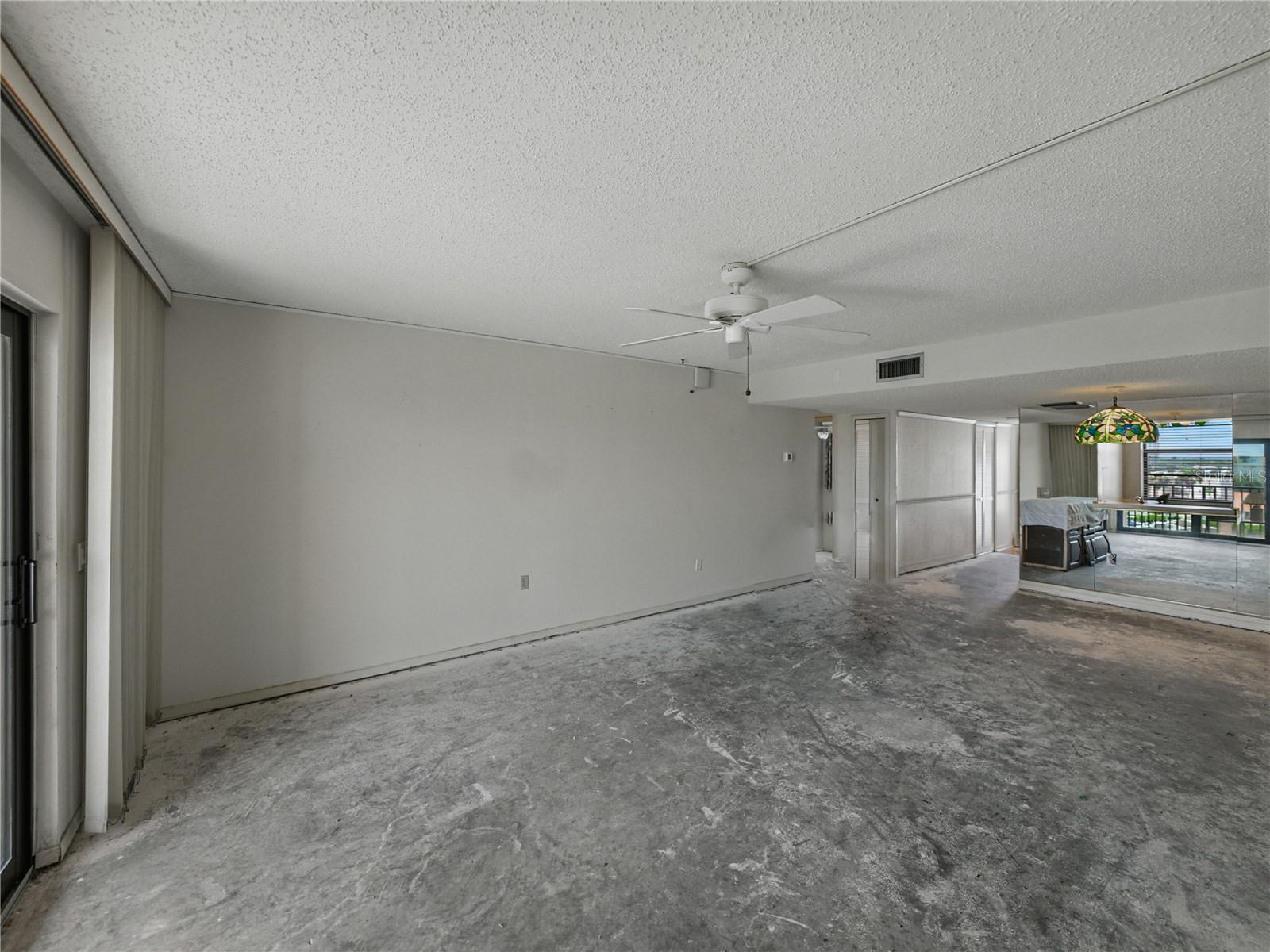 Image 19 of 38 For 7600 Sun Island Drive S 603