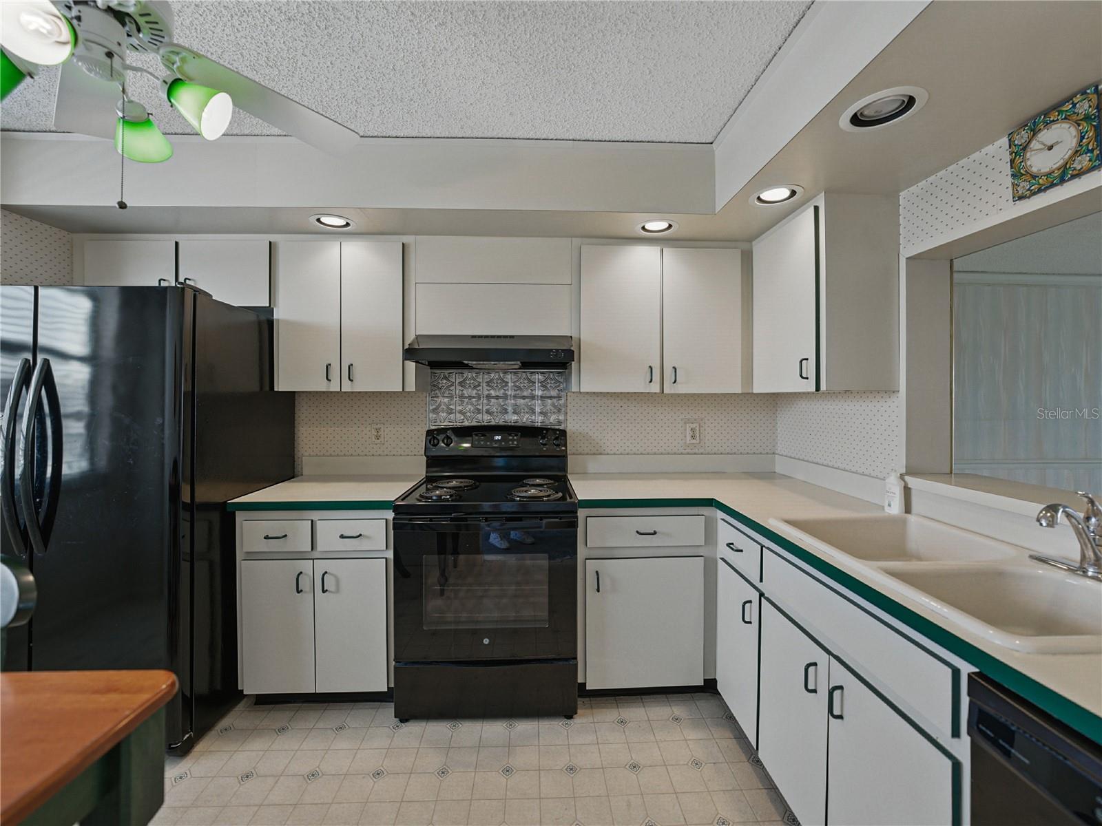 Image 9 of 38 For 7600 Sun Island Drive S 603