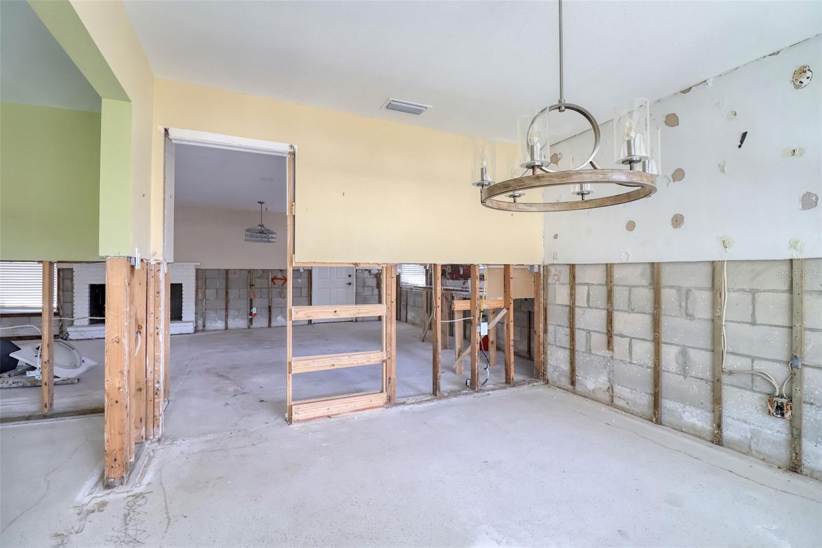 Image 15 of 33 For 1897 Dolphin Boulevard S