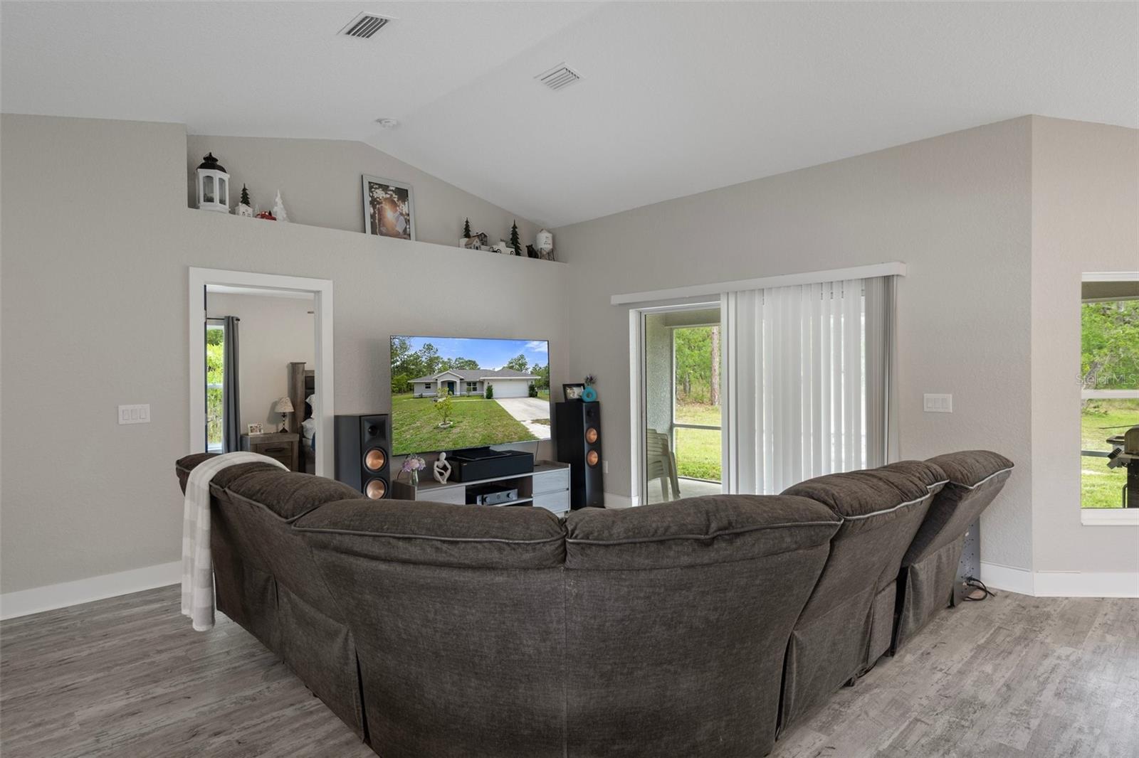 Listing photo id 5 for 16473 Scaup Duck Avenue