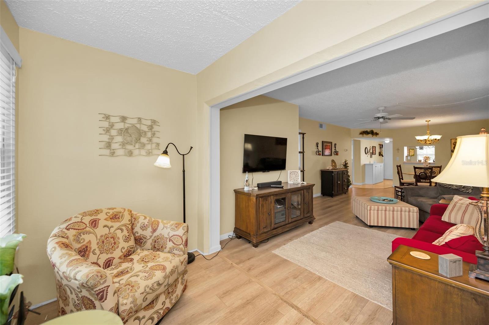 Image 11 of 56 For 960 Virginia Street 202