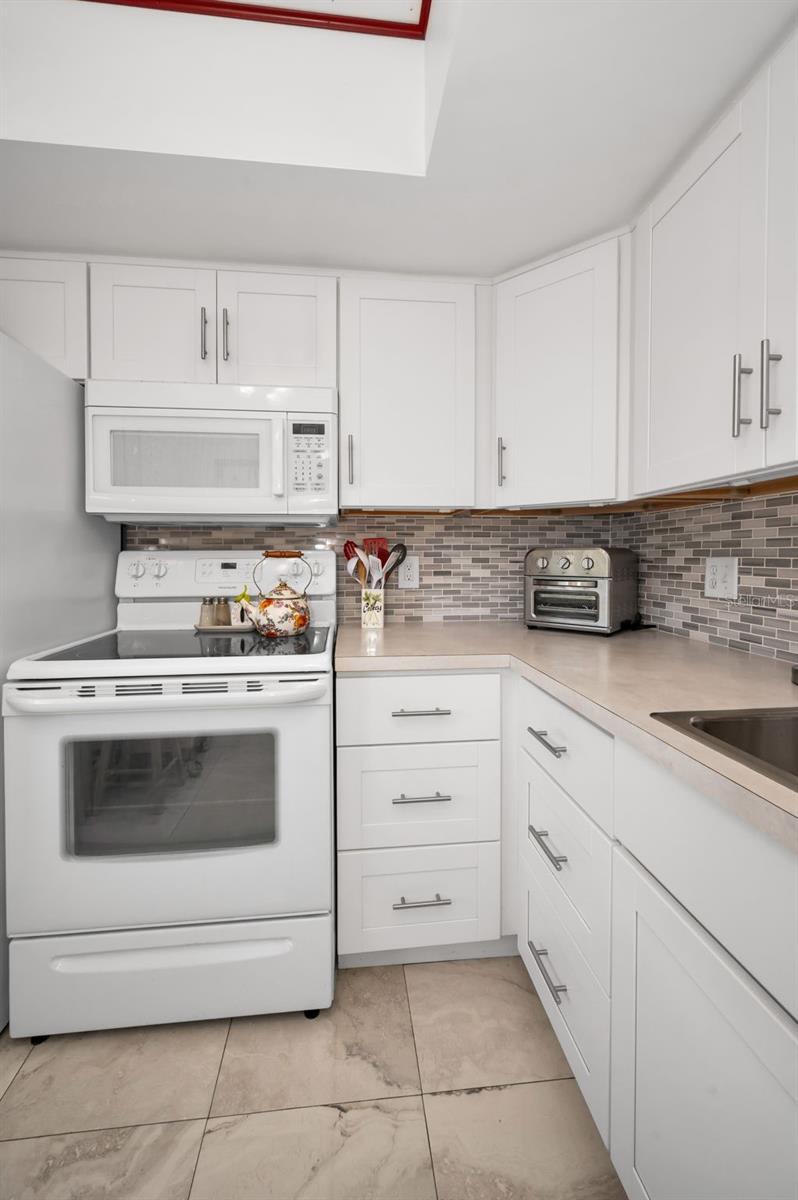 Image 19 of 56 For 960 Virginia Street 202