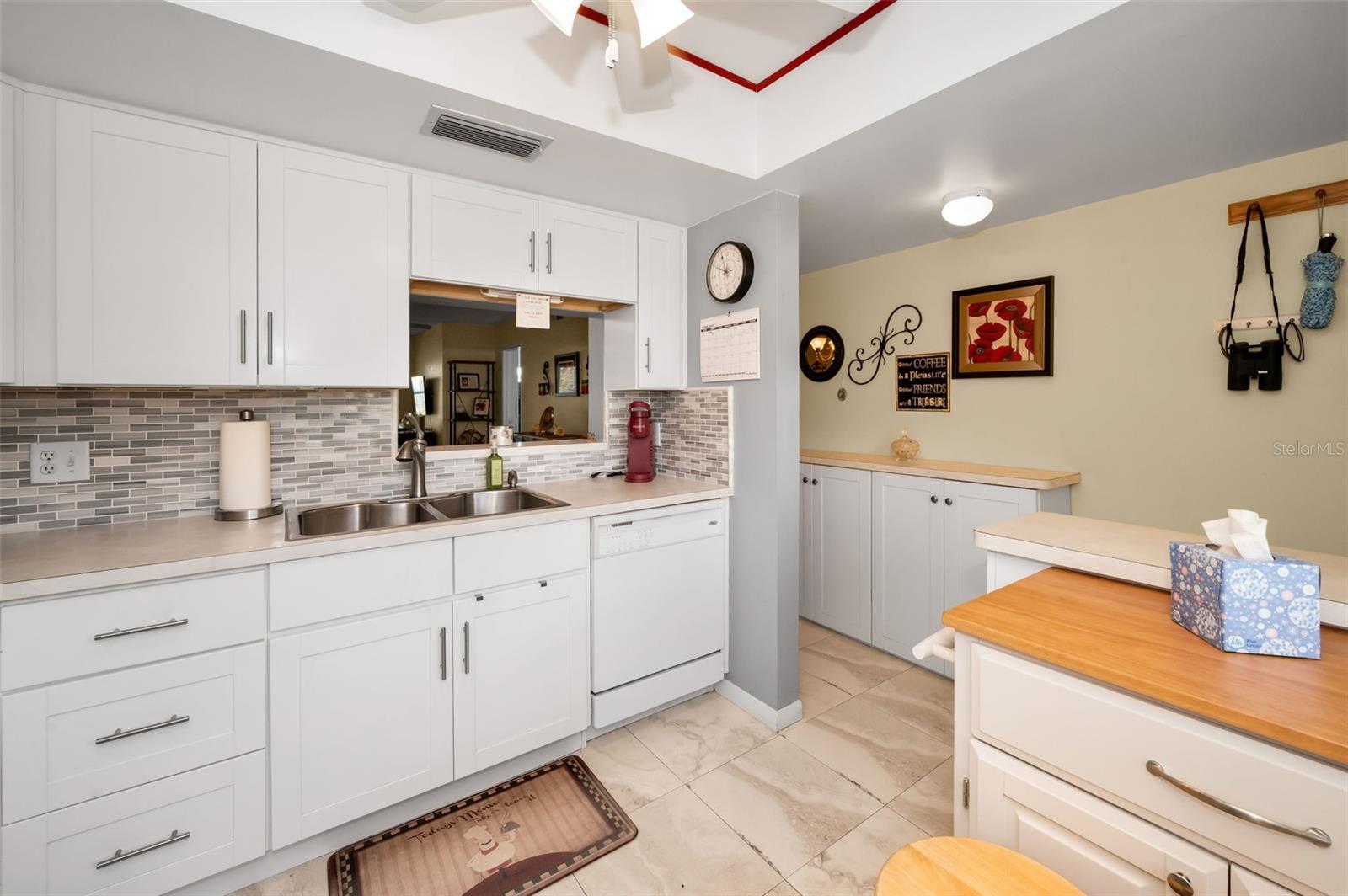 Image 21 of 56 For 960 Virginia Street 202