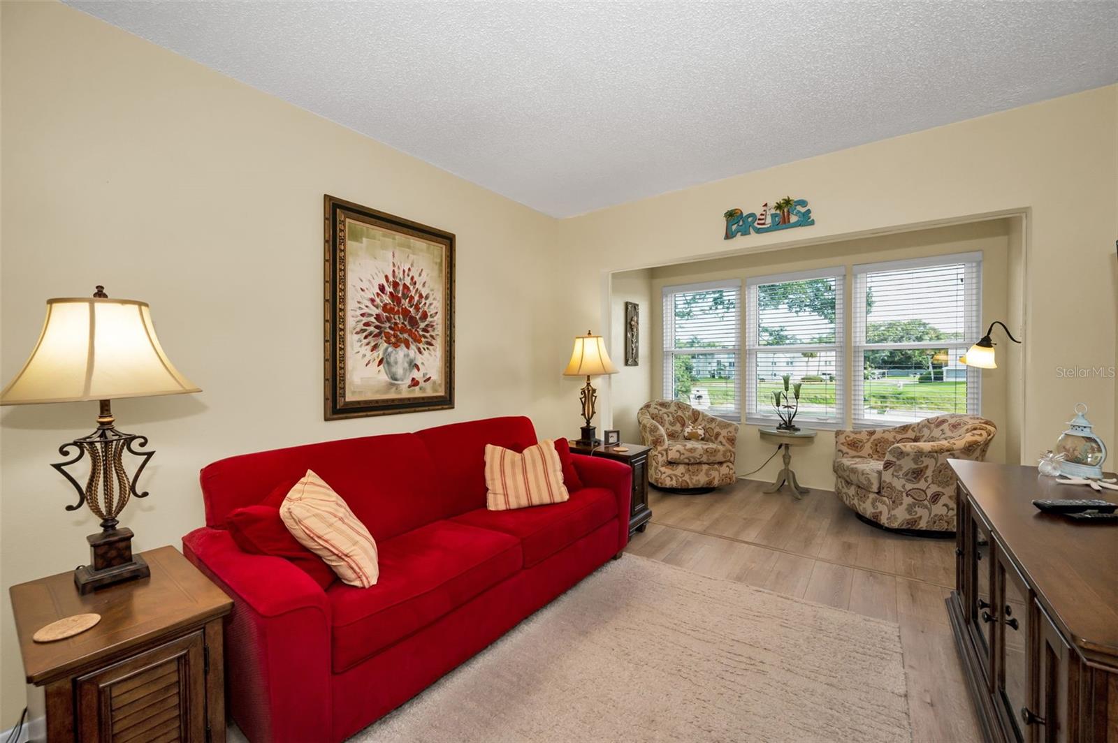Image 8 of 56 For 960 Virginia Street 202
