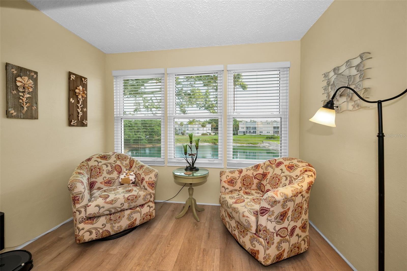 Image 9 of 56 For 960 Virginia Street 202