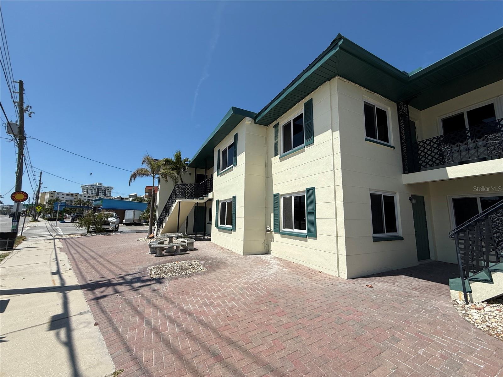 Image 12 of 12 For 17688 Gulf Boulevard 101