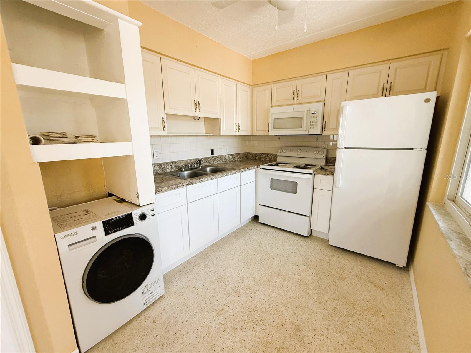Image 5 of 12 For 17688 Gulf Boulevard 101