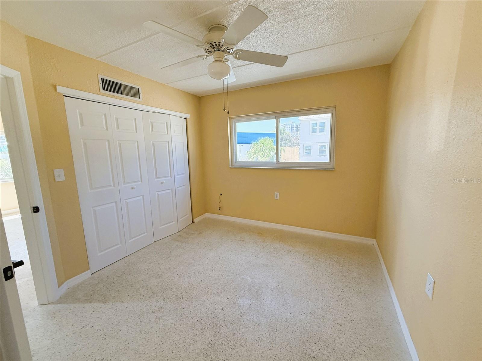 Image 6 of 12 For 17688 Gulf Boulevard 101