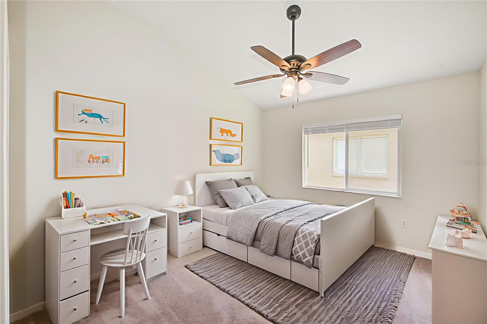 Listing photo id 3 for 25729 Aldus Drive
