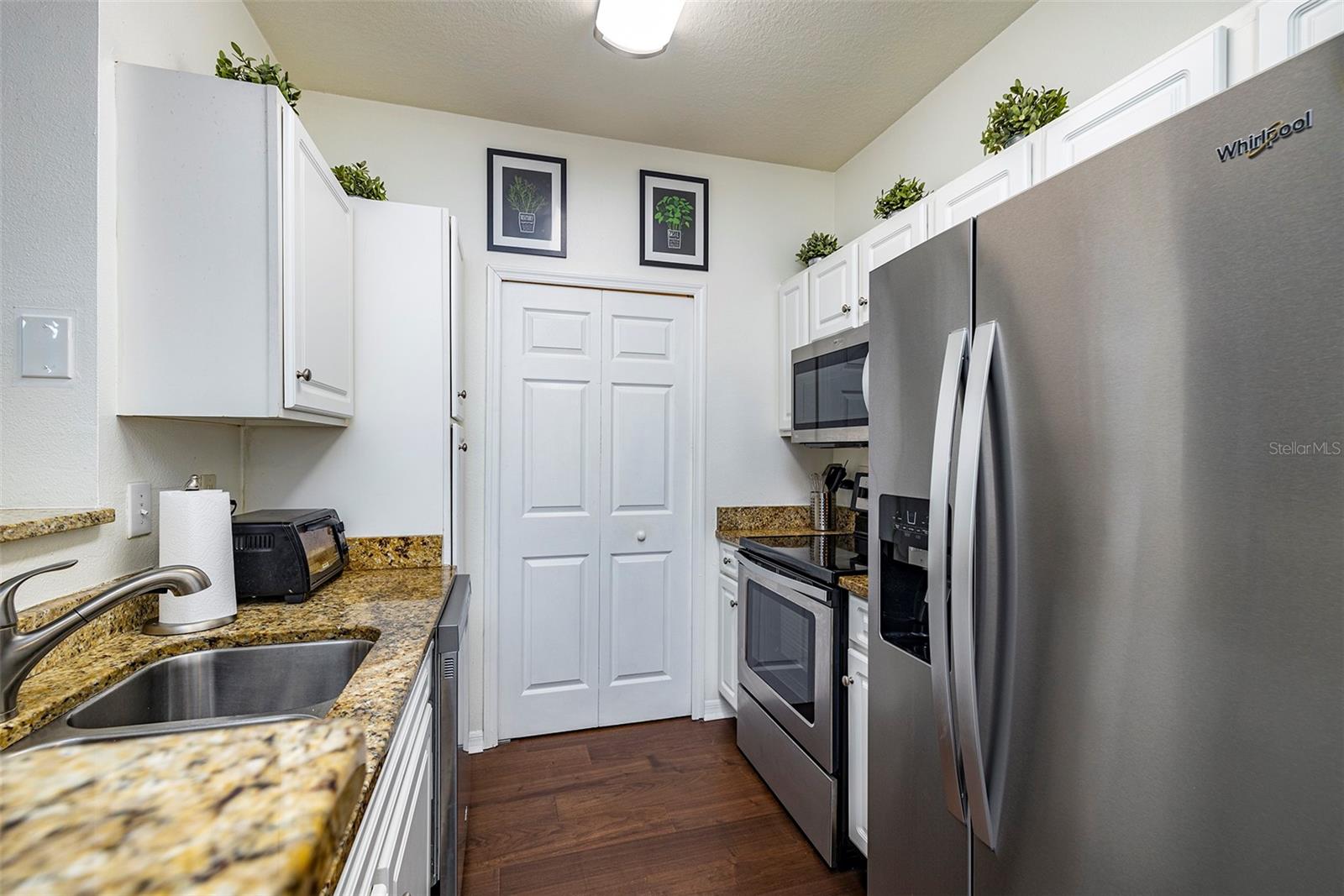 Image 10 of 18 For 1910 Palm Avenue 8209
