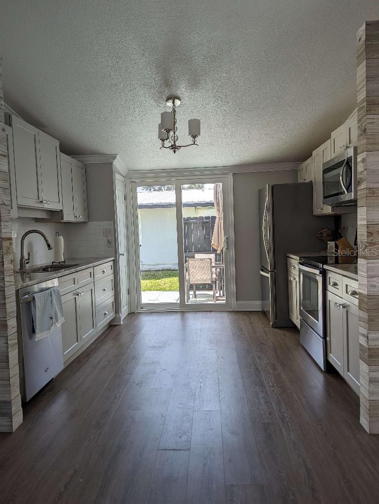 Image 3 of 14 For 85 Heather Point Court 850