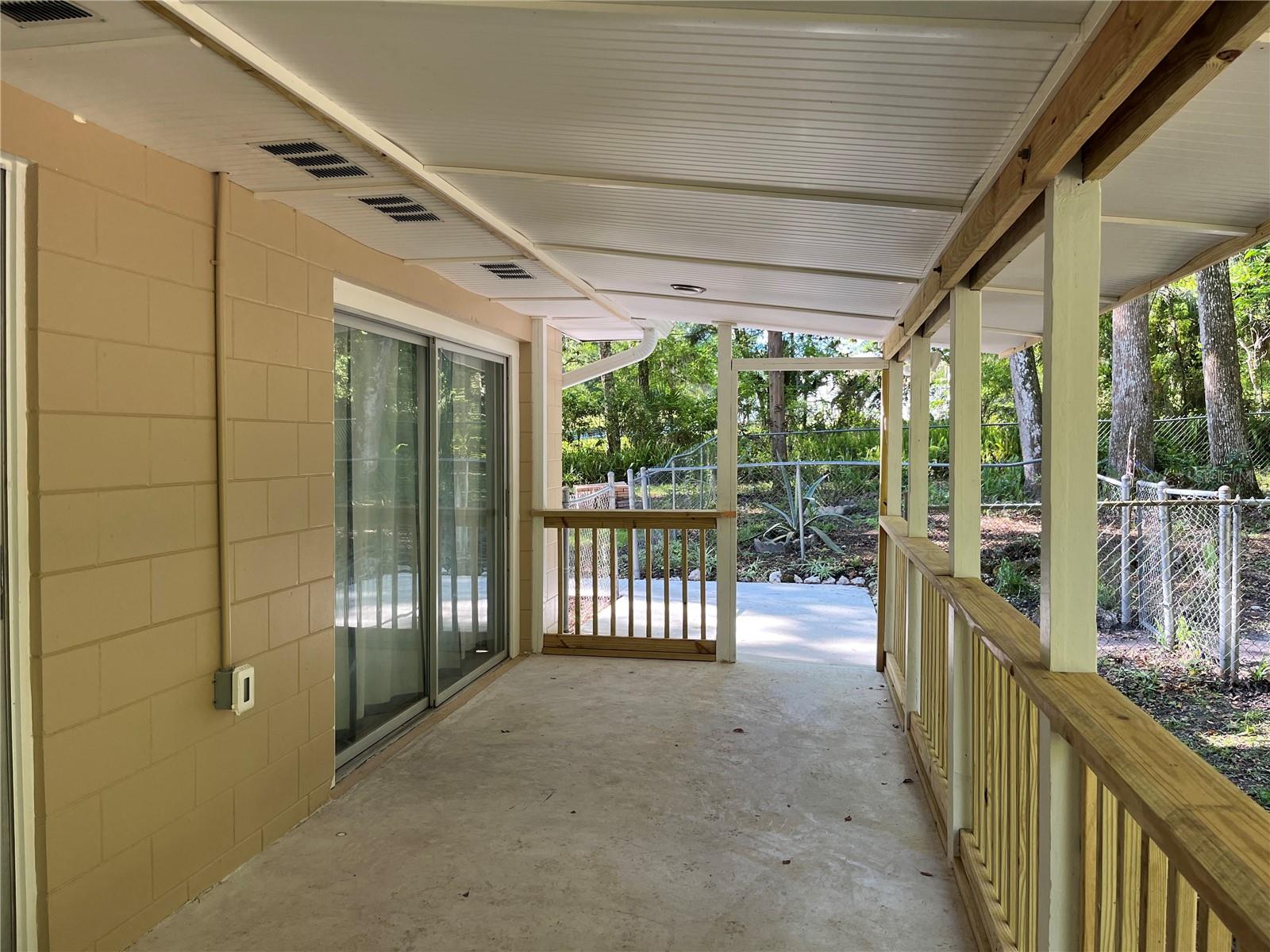 Image 18 of 47 For 1565 Oakhurst Drive