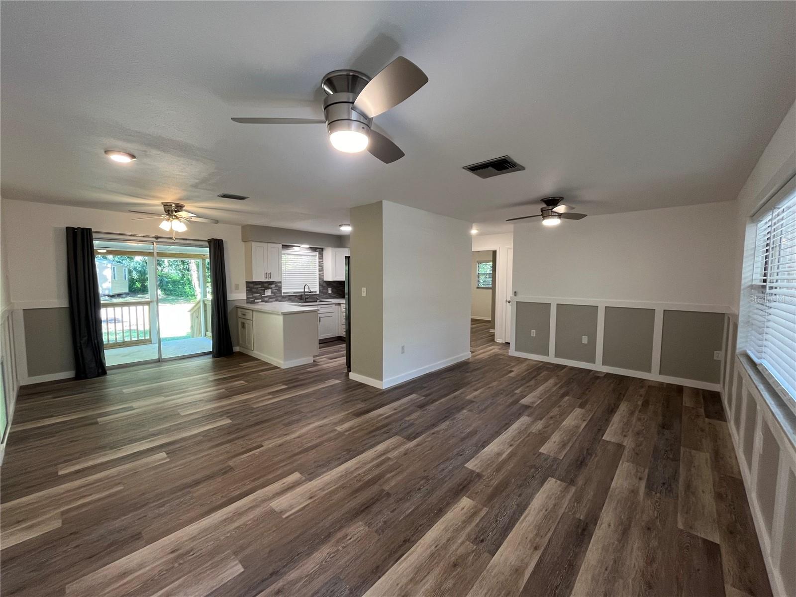 Image 21 of 47 For 1565 Oakhurst Drive