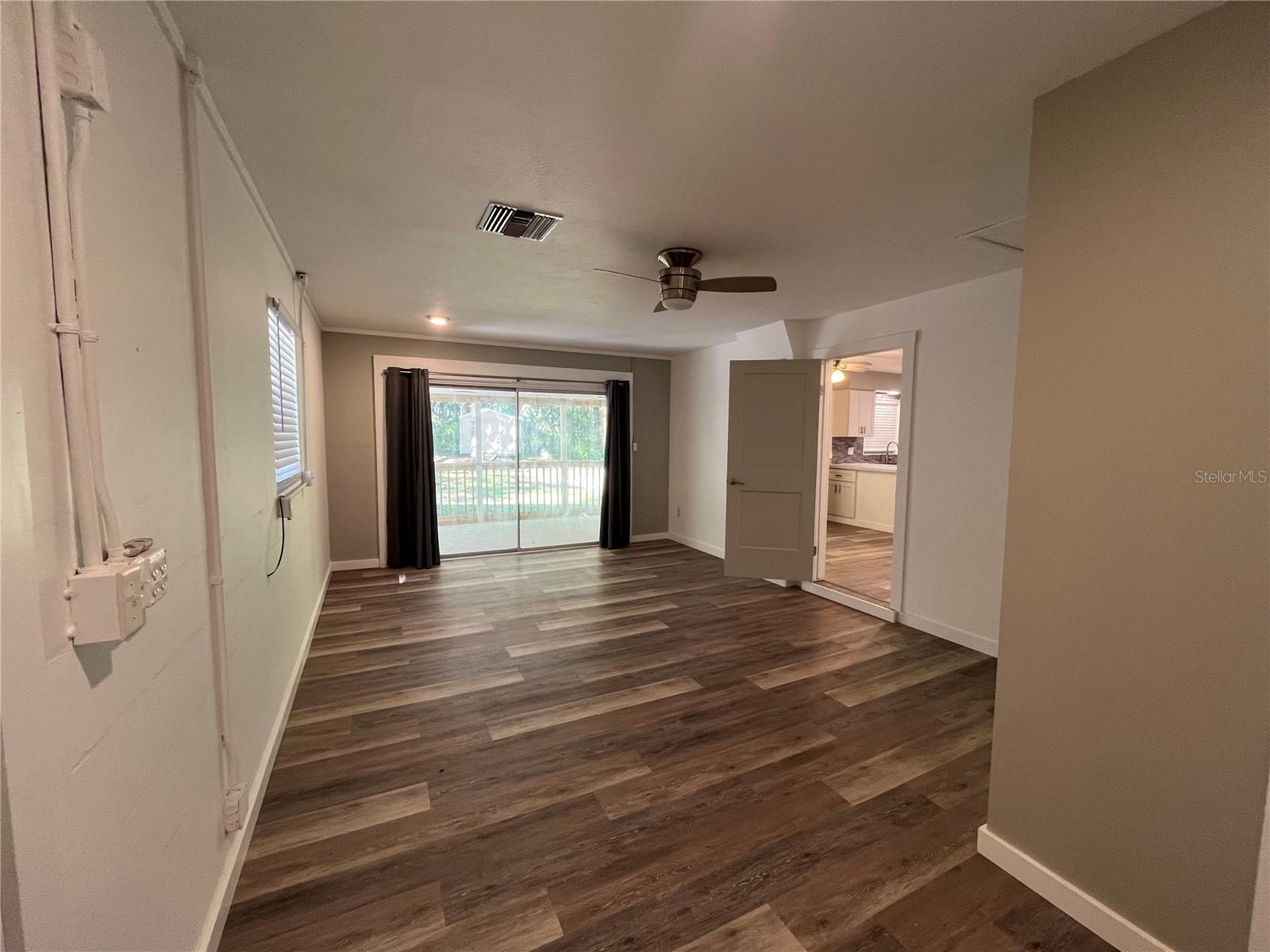 Image 29 of 47 For 1565 Oakhurst Drive