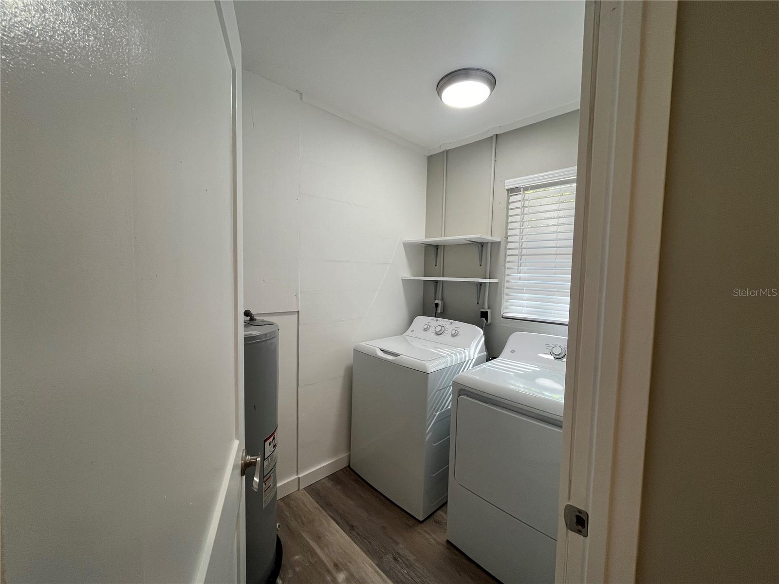 Image 31 of 47 For 1565 Oakhurst Drive
