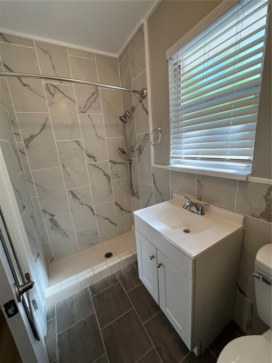 Image 33 of 47 For 1565 Oakhurst Drive
