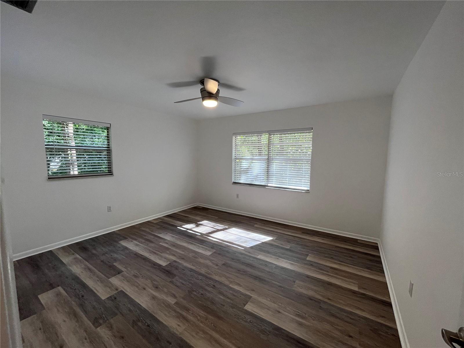 Image 34 of 47 For 1565 Oakhurst Drive