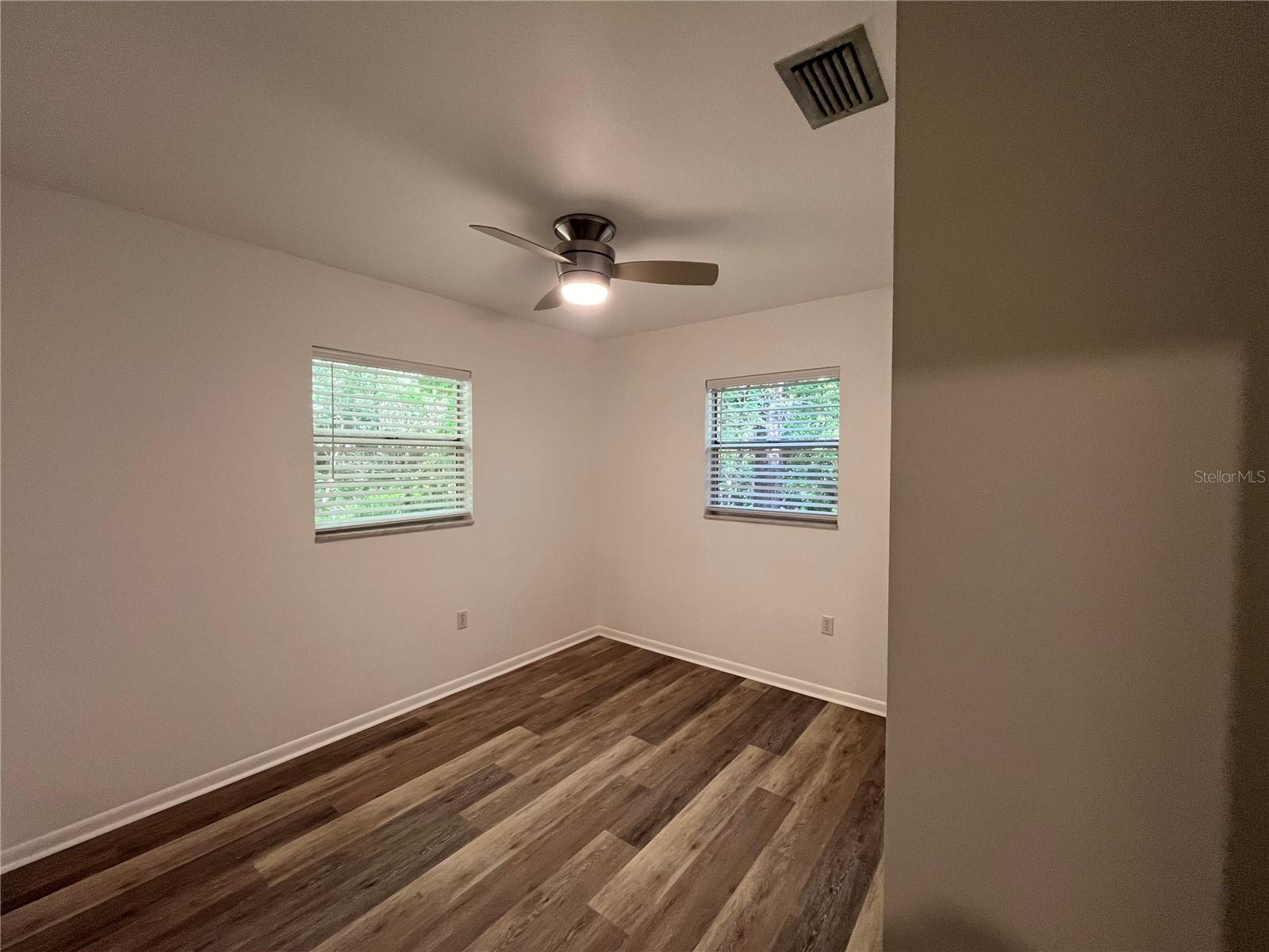 Image 36 of 47 For 1565 Oakhurst Drive