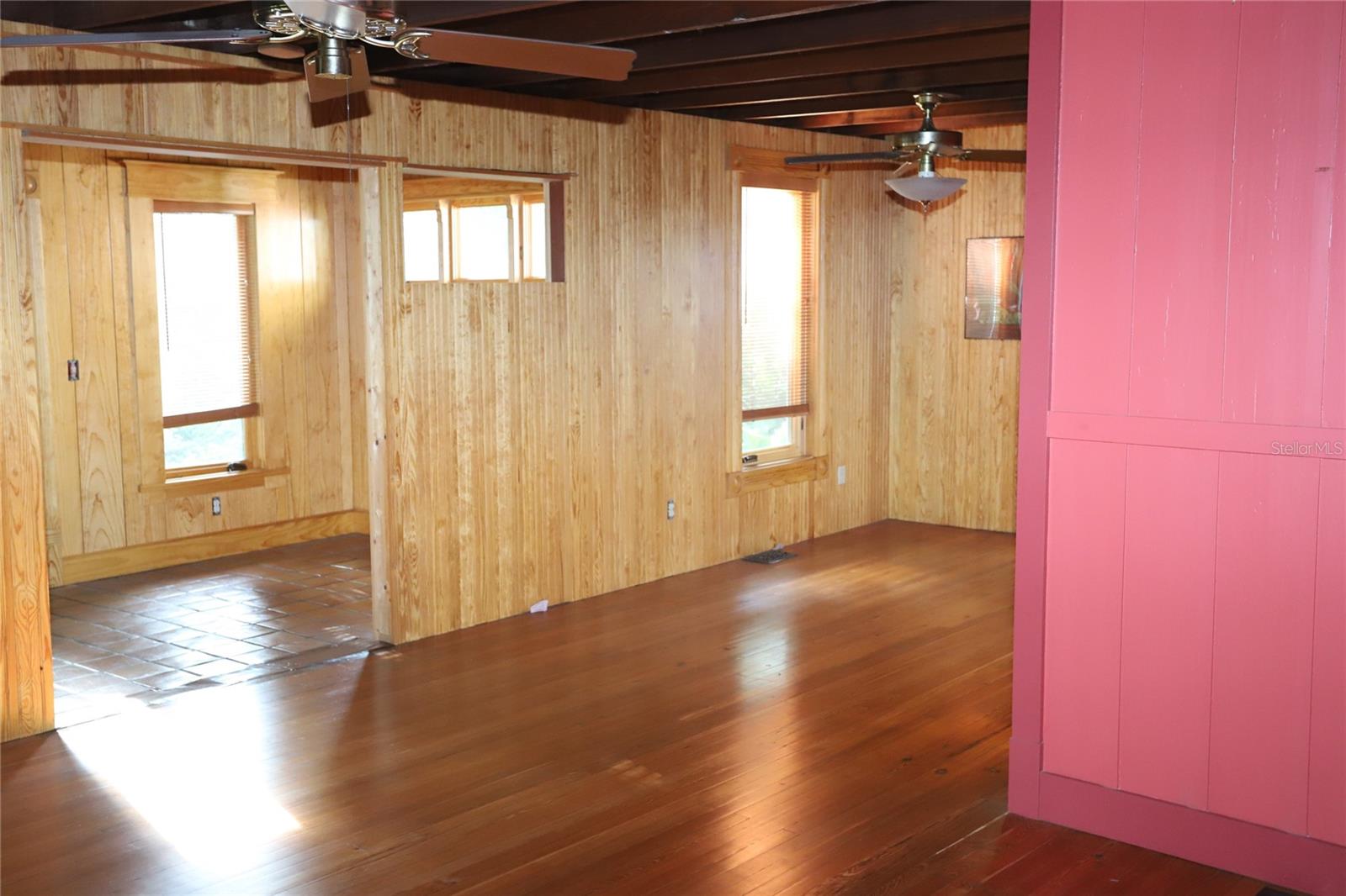 Listing photo id 11 for 272 Orange Street