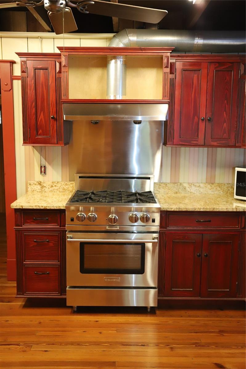 Listing photo id 14 for 272 Orange Street