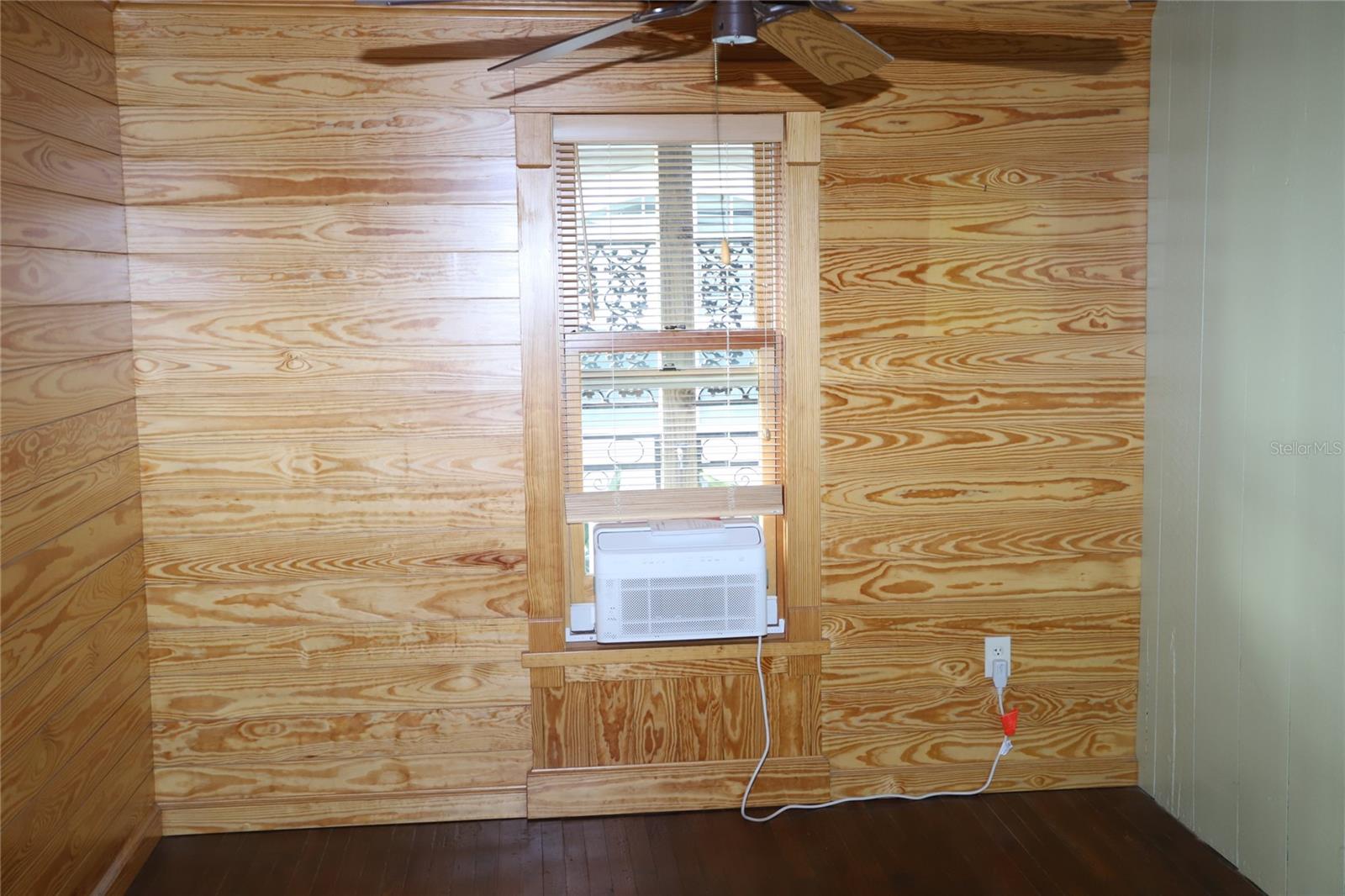 Listing photo id 19 for 272 Orange Street