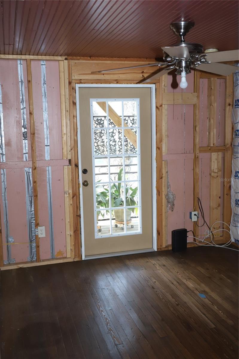 Listing photo id 21 for 272 Orange Street