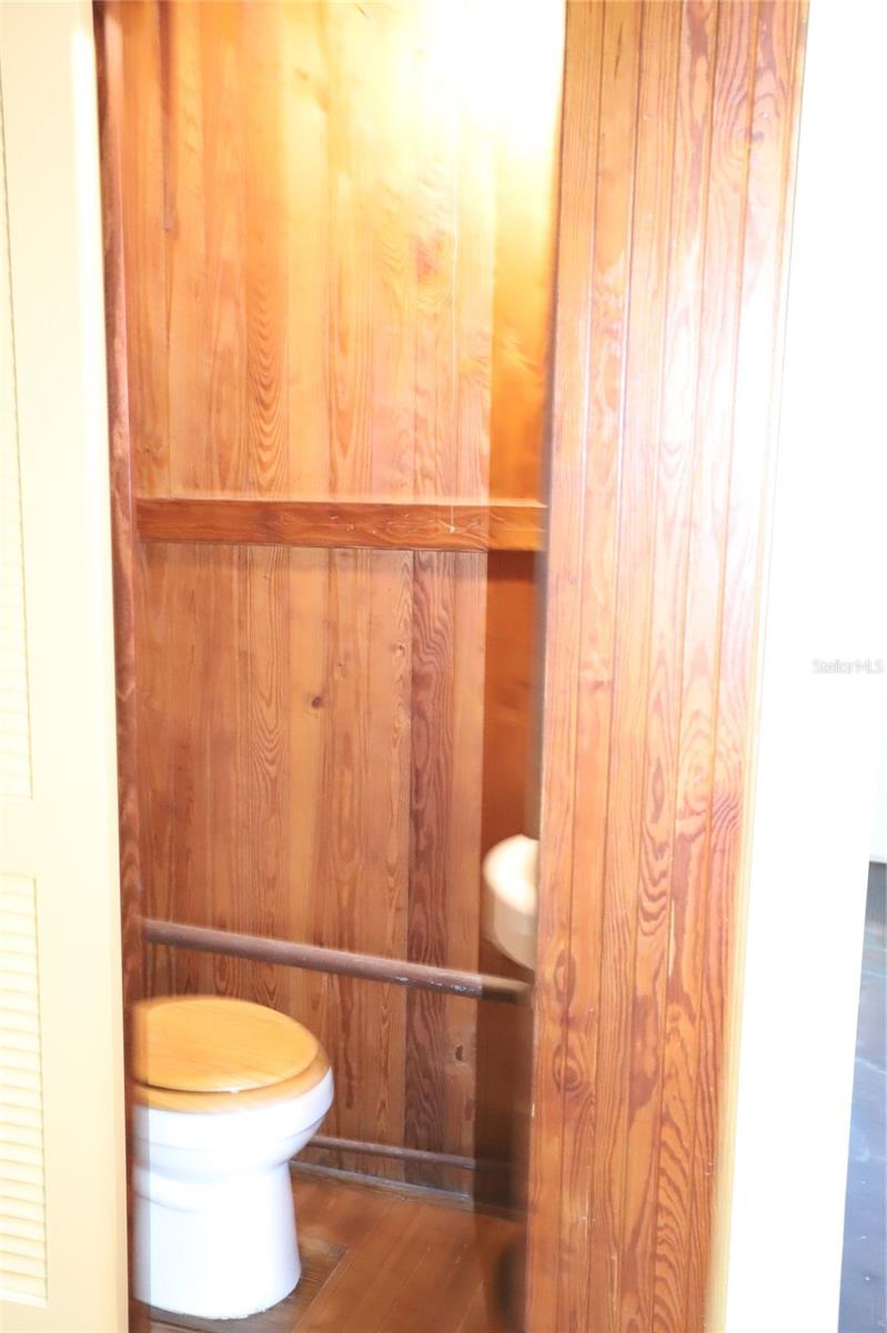 Listing photo id 23 for 272 Orange Street