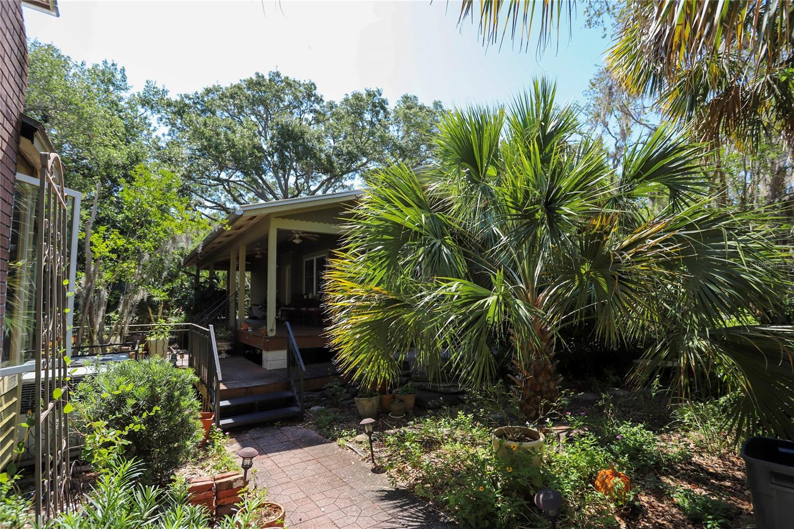 Listing photo id 25 for 272 Orange Street