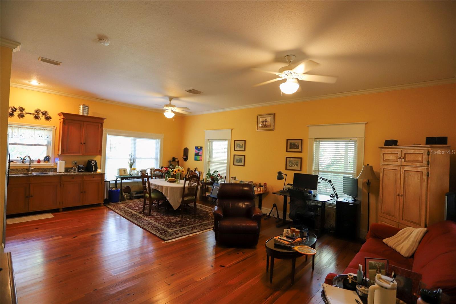 Listing photo id 27 for 272 Orange Street