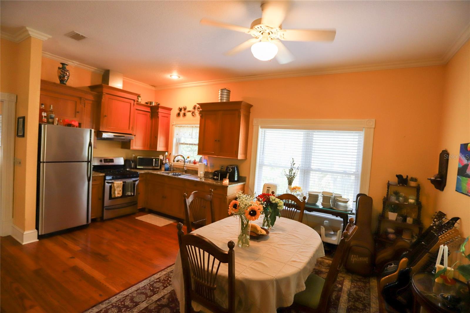 Listing photo id 28 for 272 Orange Street