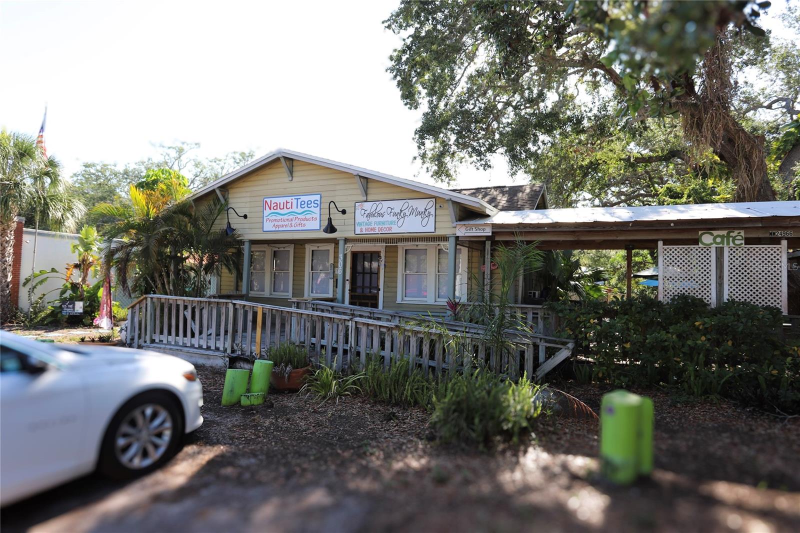 Listing photo id 39 for 272 Orange Street