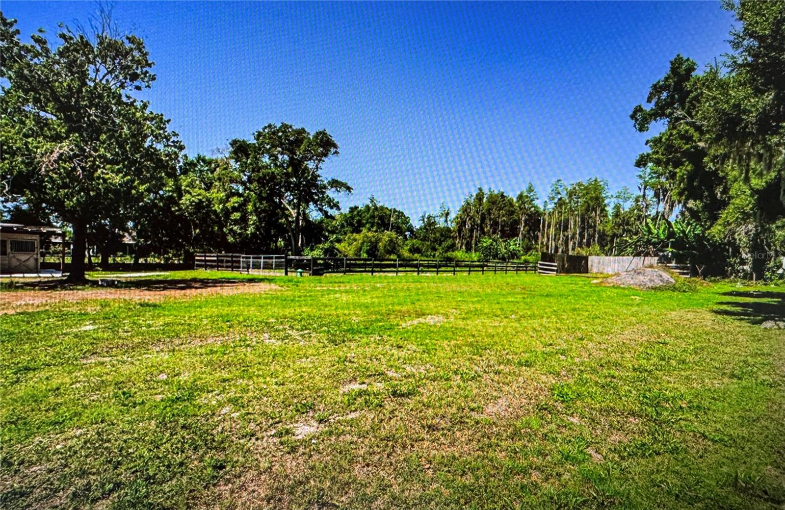 Listing photo id 12 for 10502 Henderson Road