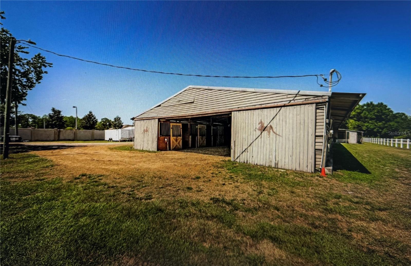 Listing photo id 0 for 10502 Henderson Road