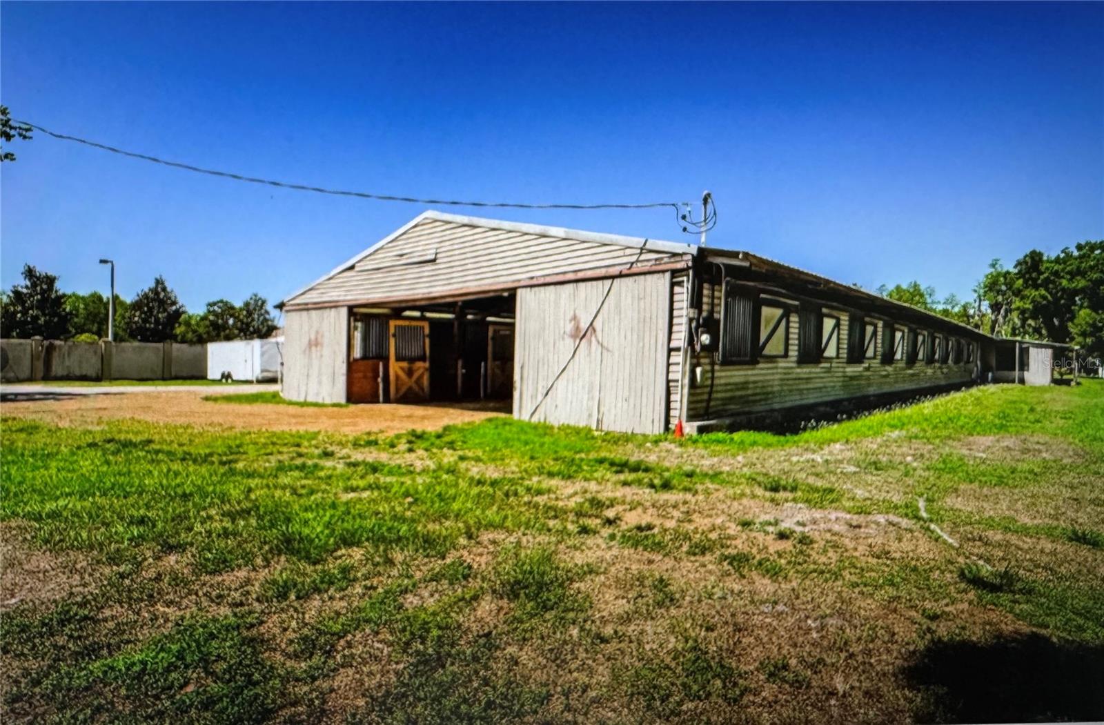 Listing photo id 1 for 10502 Henderson Road