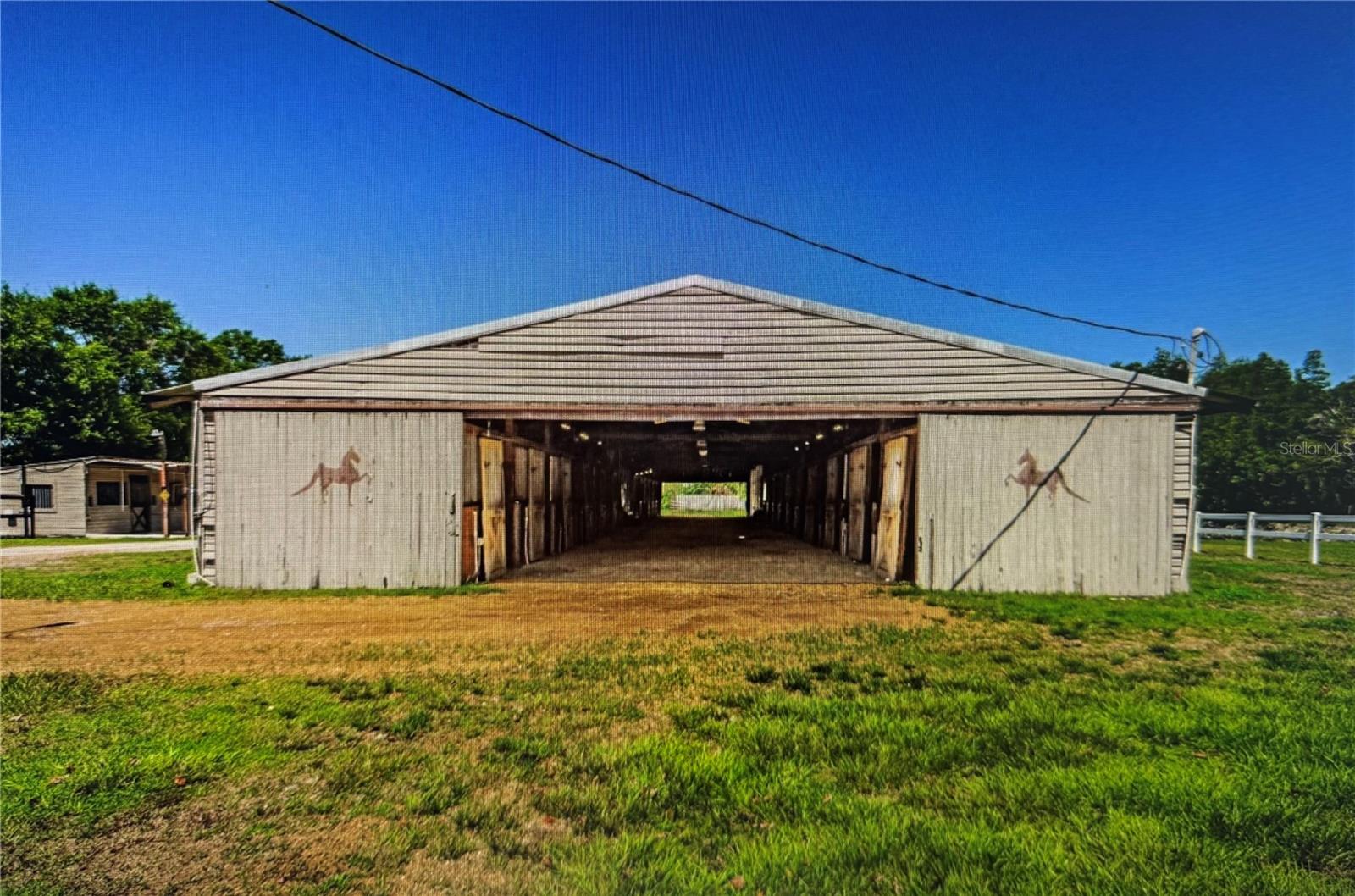 Listing photo id 2 for 10502 Henderson Road
