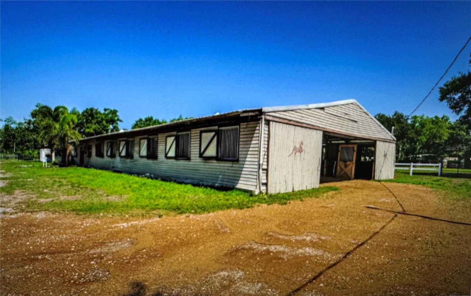 Listing photo id 3 for 10502 Henderson Road