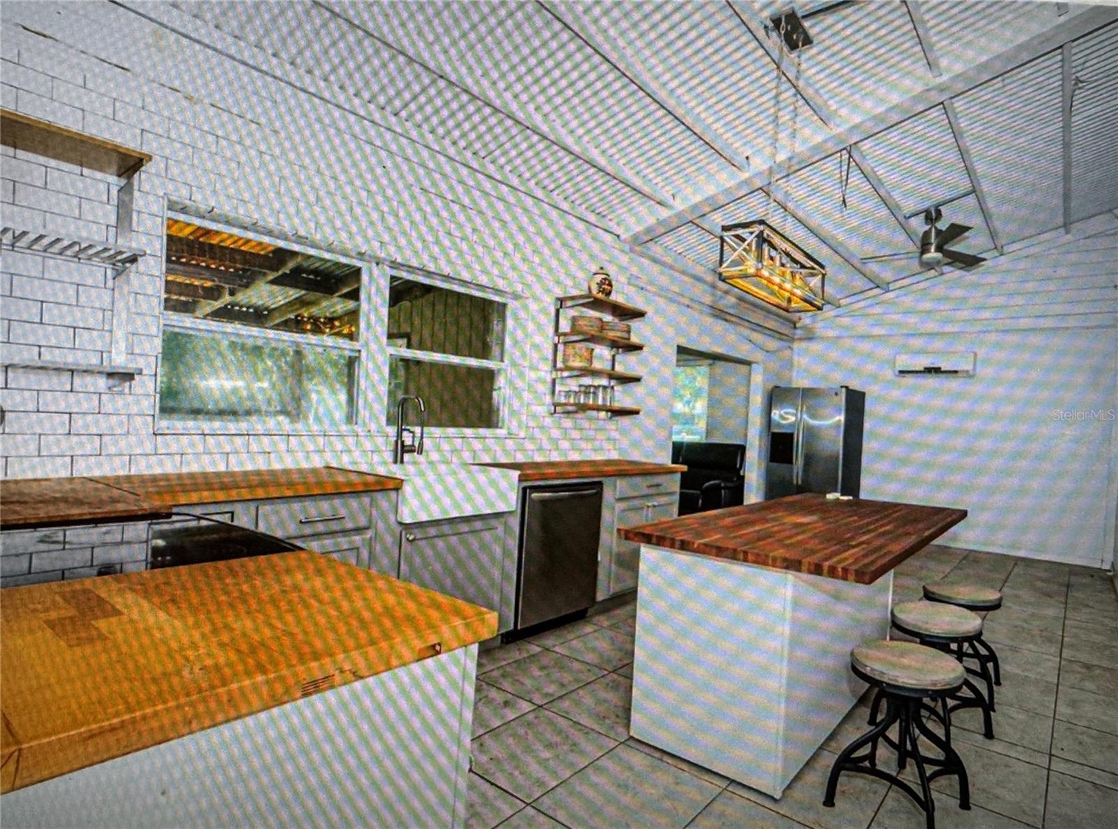 Listing photo id 4 for 10502 Henderson Road