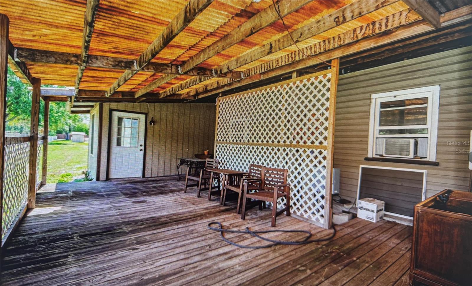 Listing photo id 5 for 10502 Henderson Road