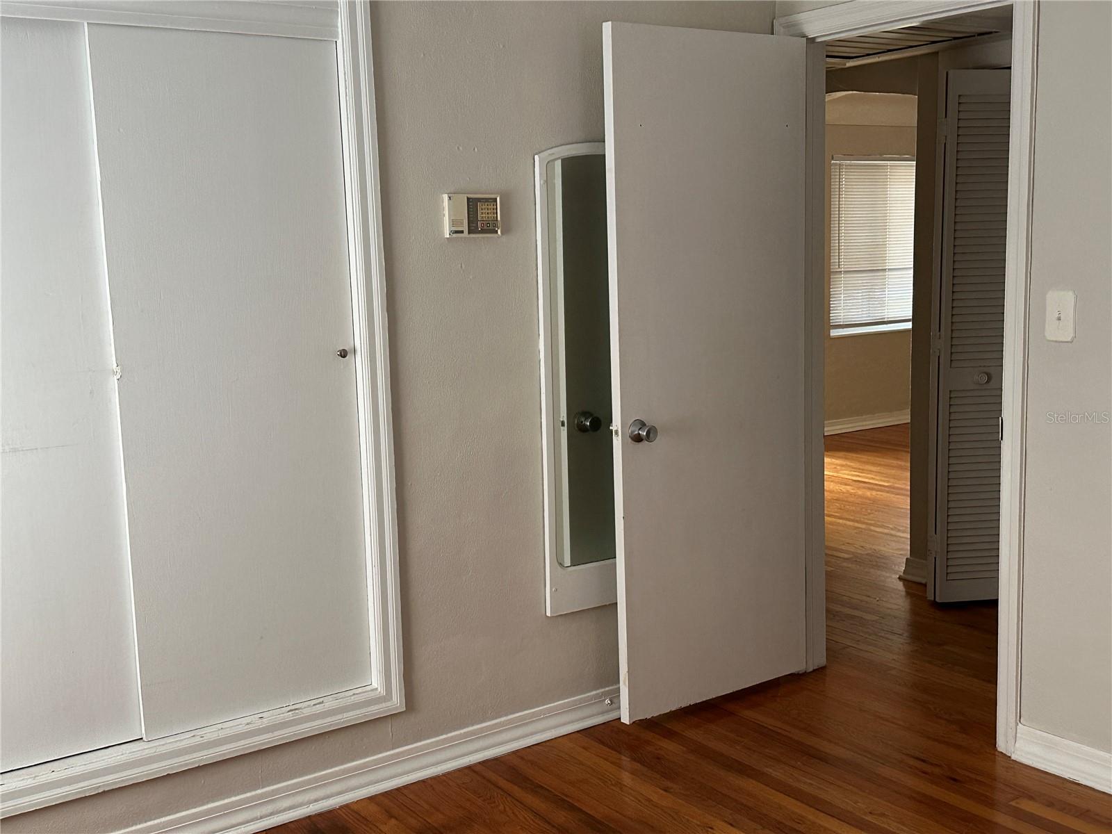 Image 12 of 13 For 215 24th Avenue N