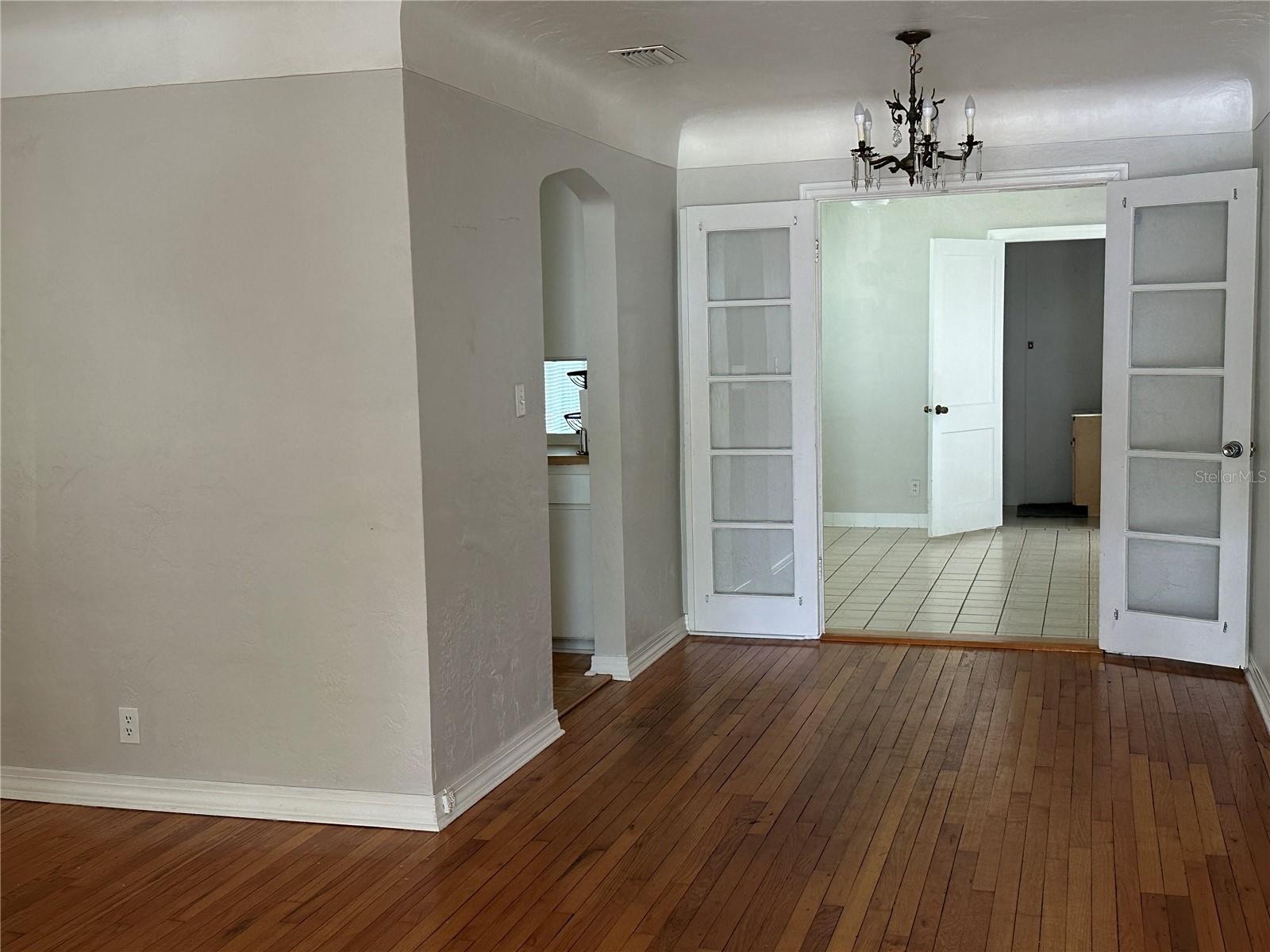 Image 3 of 13 For 215 24th Avenue N