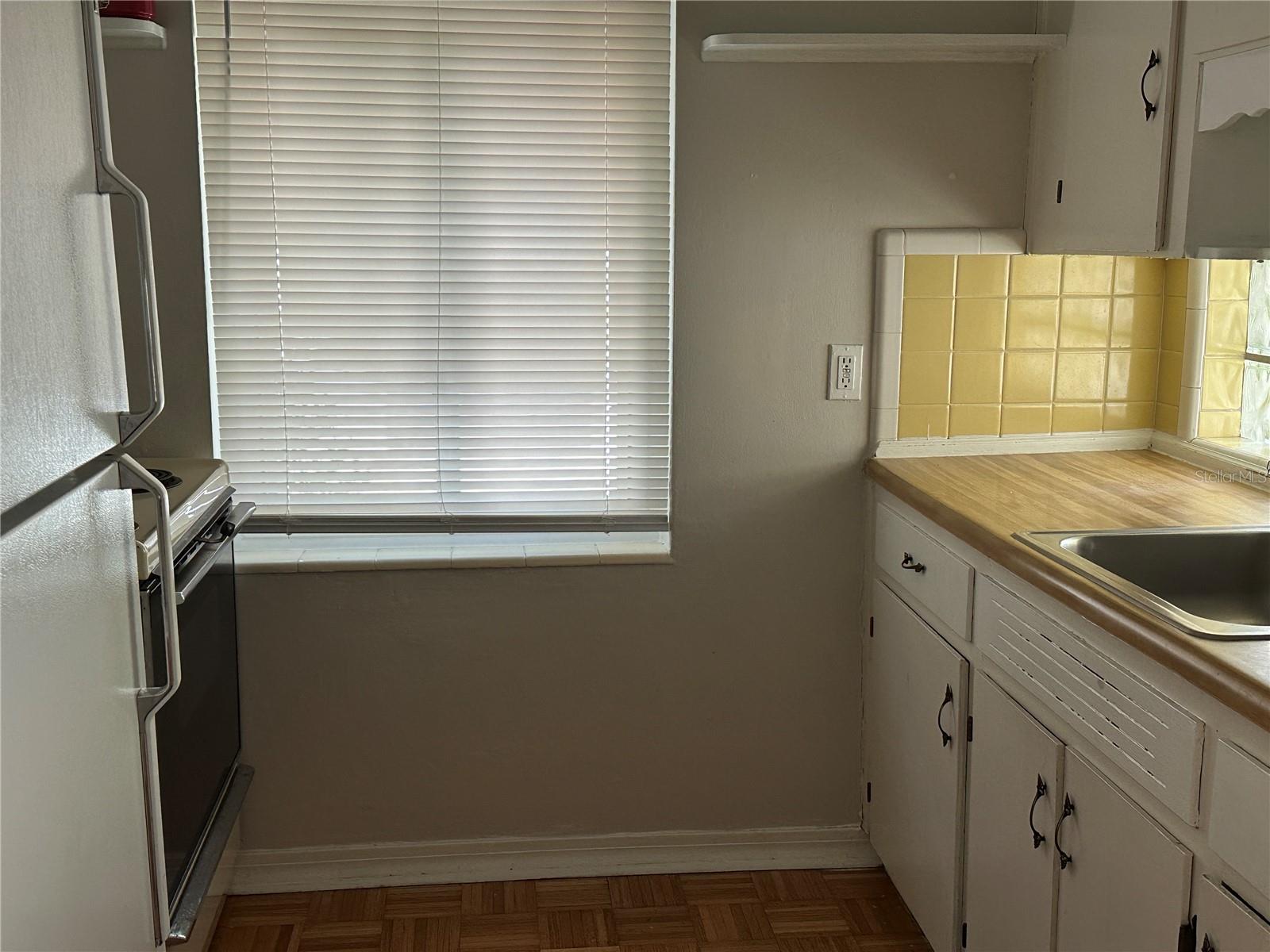 Image 5 of 13 For 215 24th Avenue N