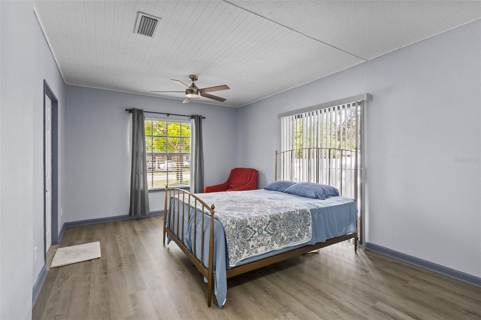 Image 18 of 34 For 715 109th Avenue