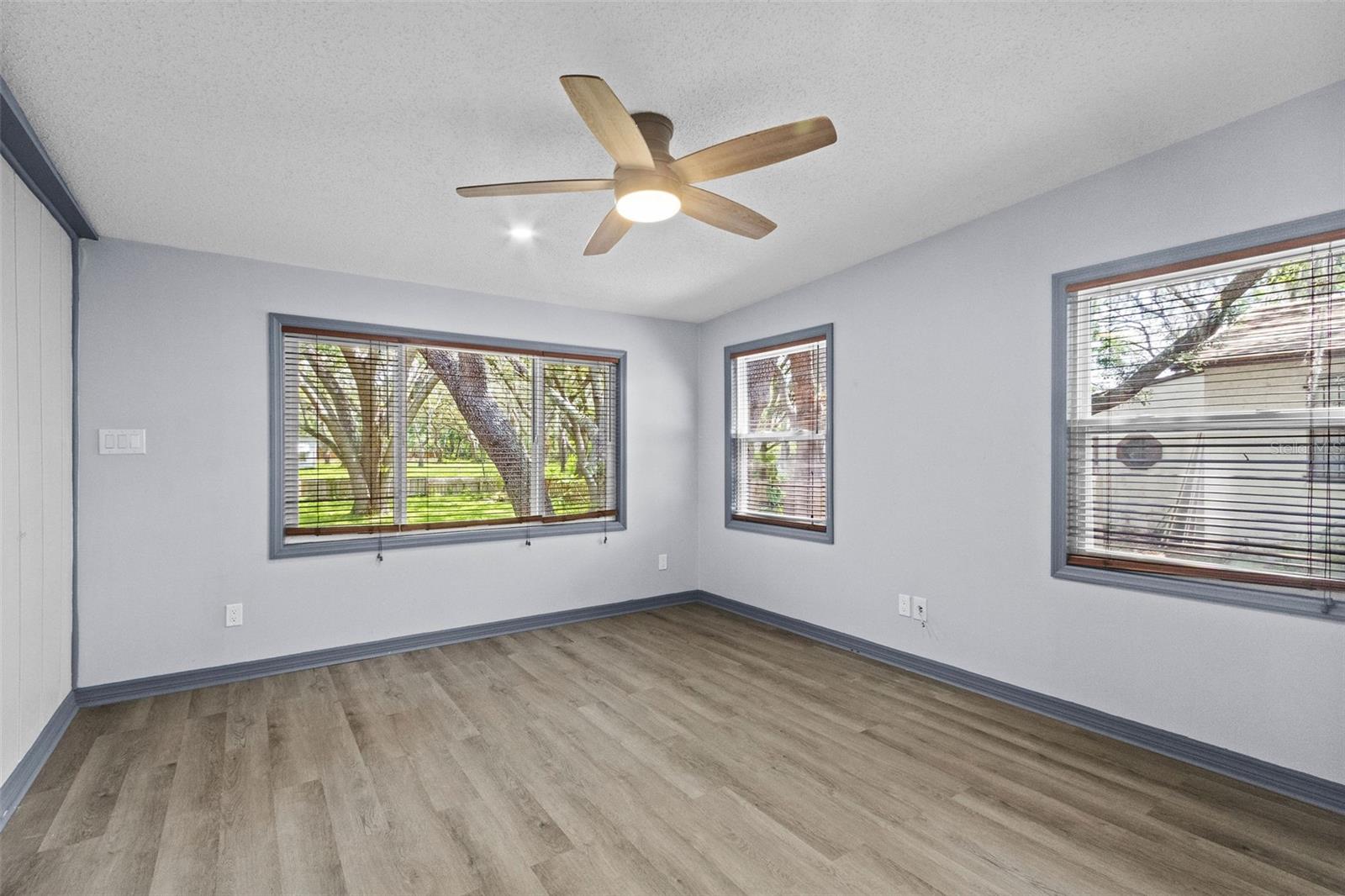 Image 22 of 34 For 715 109th Avenue