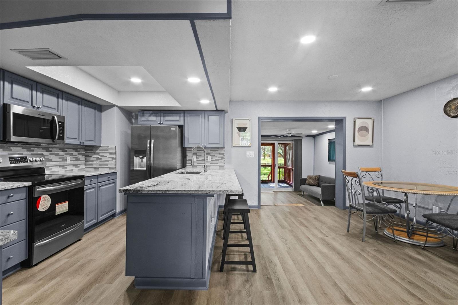 Image 7 of 34 For 715 109th Avenue