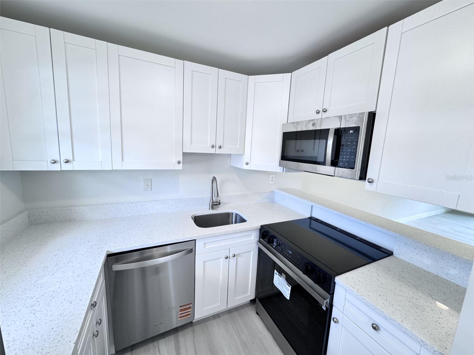 Listing photo id 0 for 2625 State Road 590 1012