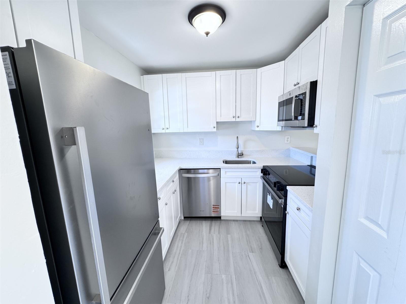 Listing photo id 1 for 2625 State Road 590 1012