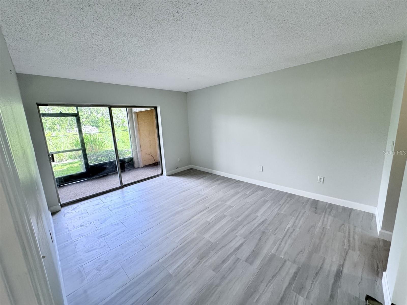 Listing photo id 4 for 2625 State Road 590 1012